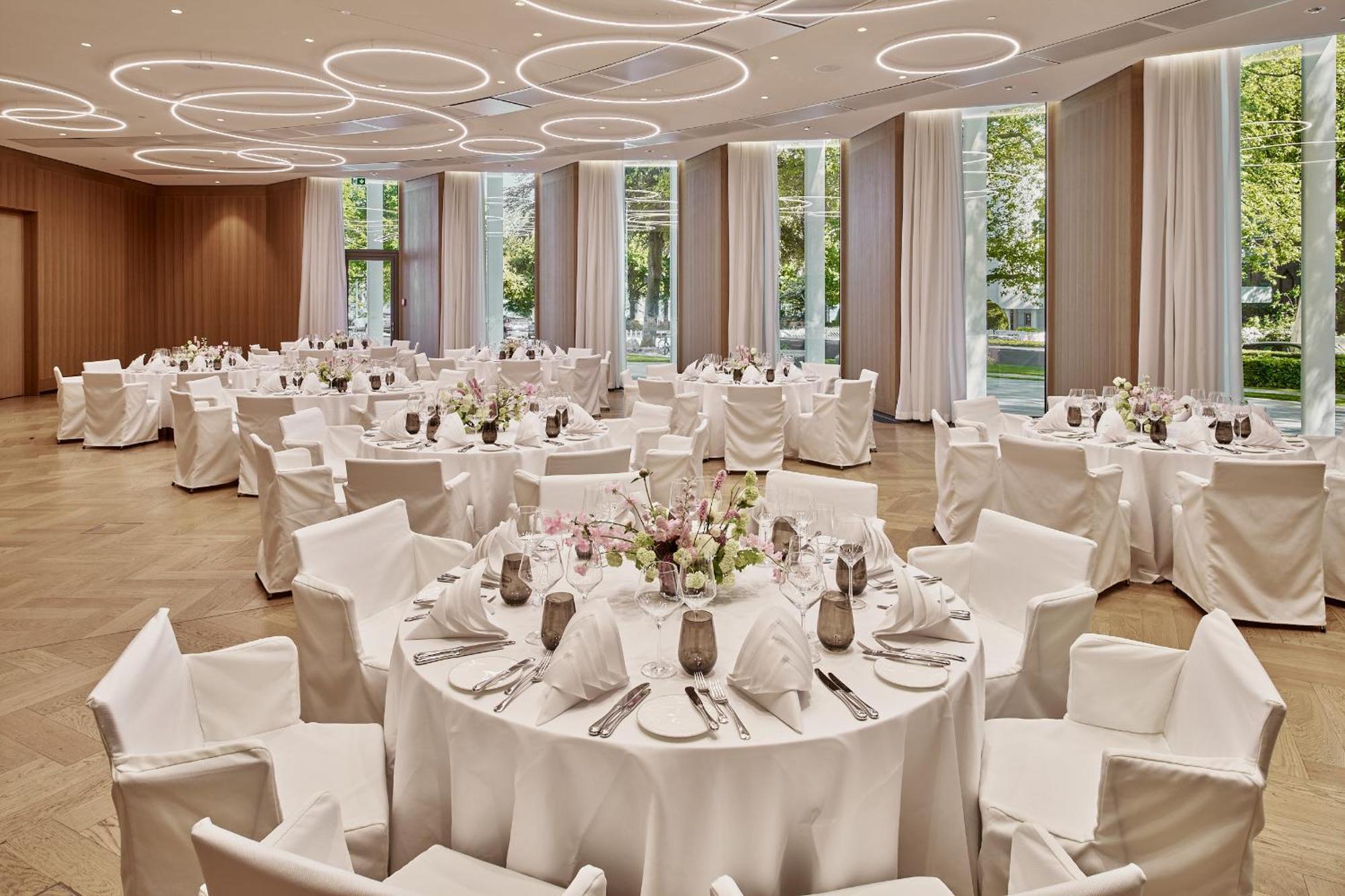 The Fontenay Hamburg-Harburg Exteriör bild The ballroom