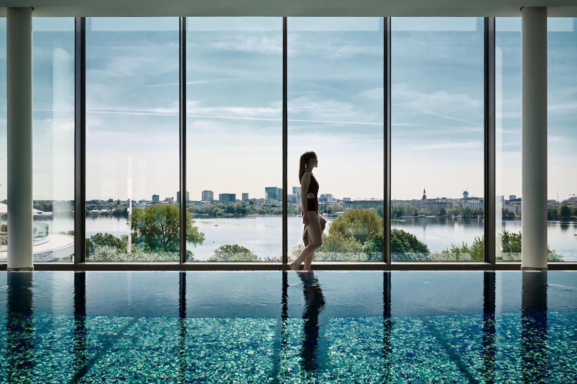 The Fontenay Hamburg-Harburg Exteriör bild The Sky Pool