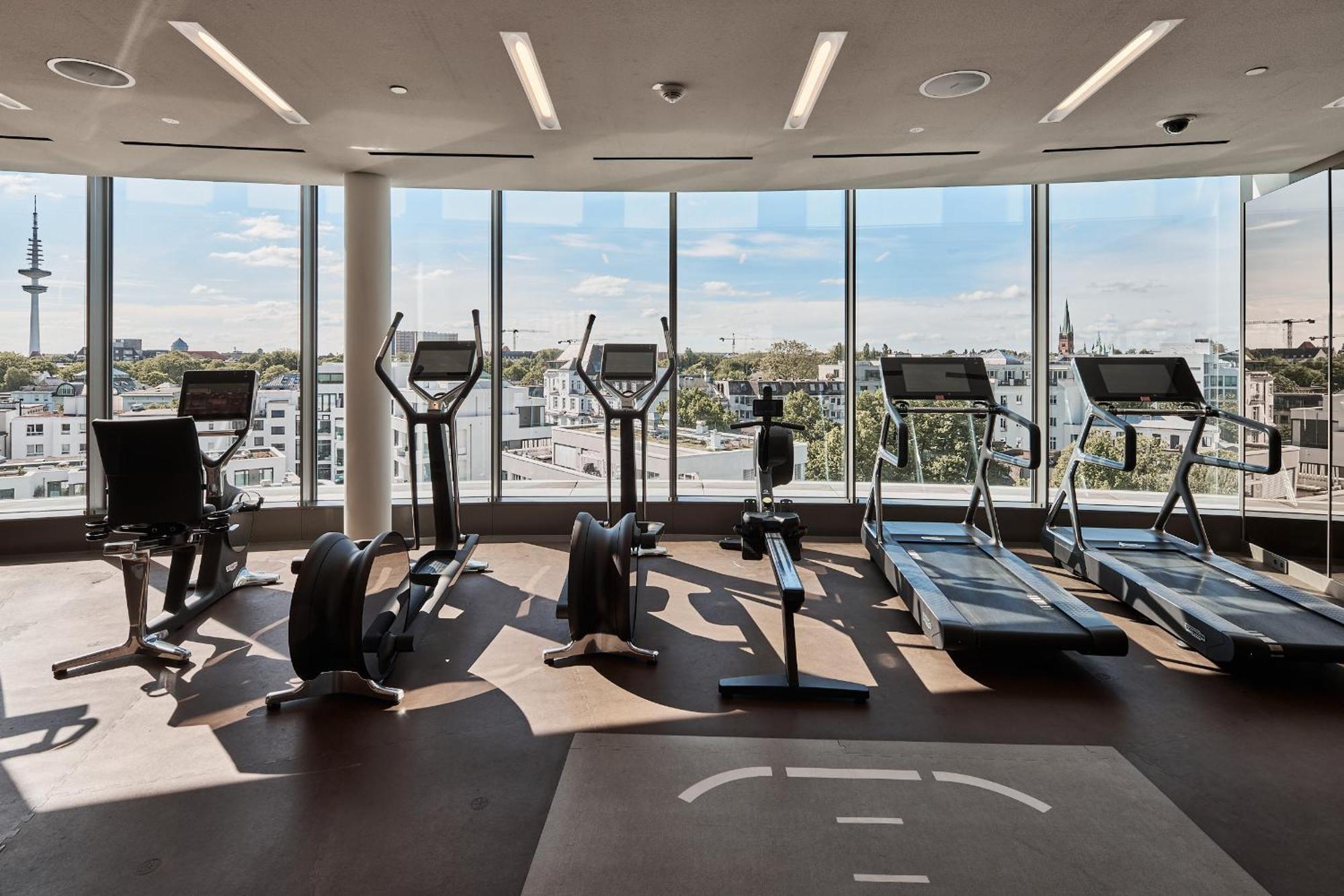 The Fontenay Hamburg-Harburg Exteriör bild The gym at The Standard East Village