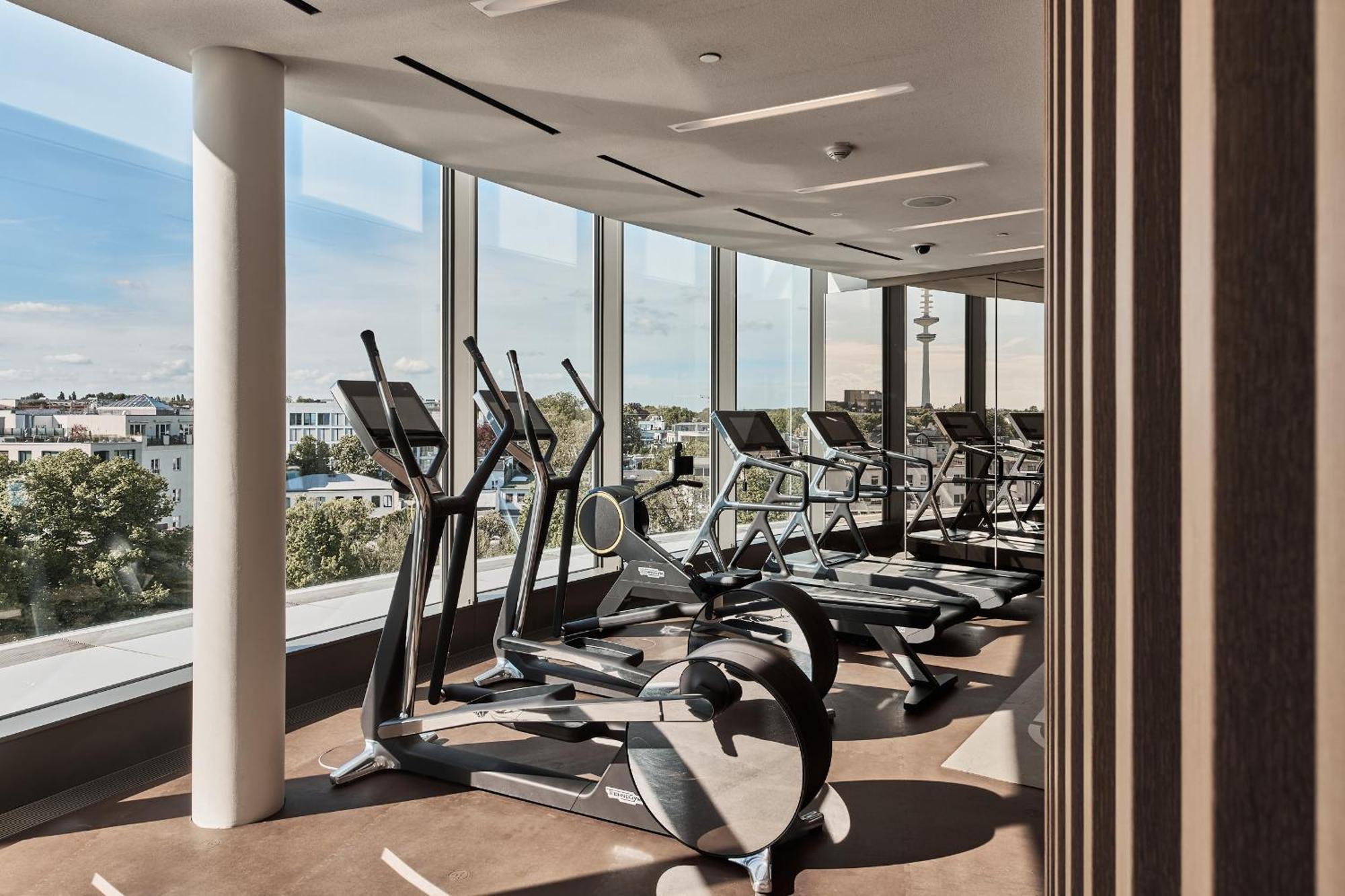 The Fontenay Hamburg-Harburg Exteriör bild The gym at The Standard East Village