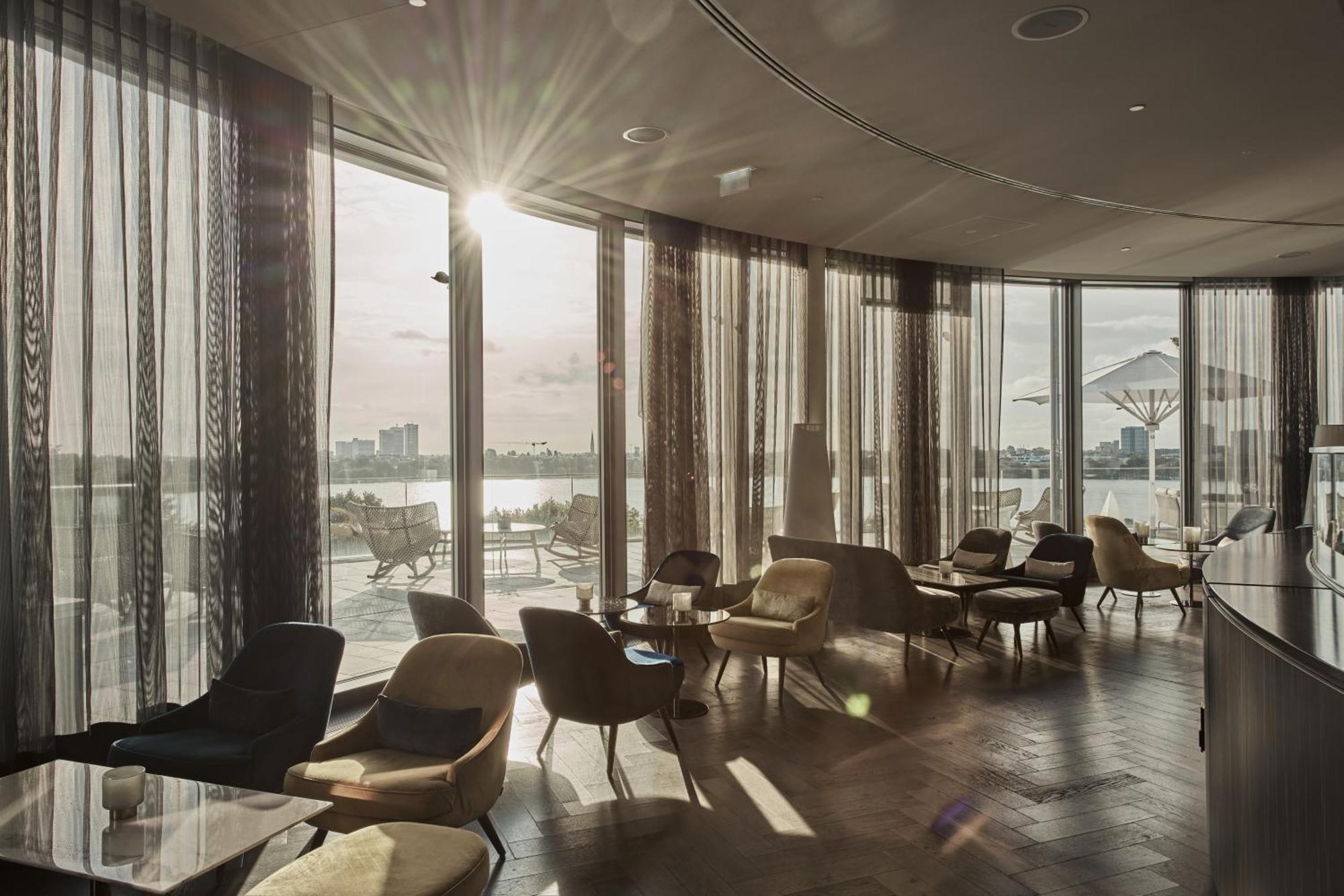 The Fontenay Hamburg-Harburg Exteriör bild The Sky Bar